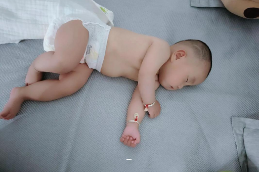 上饶宝宝脚心出汗怎么回事